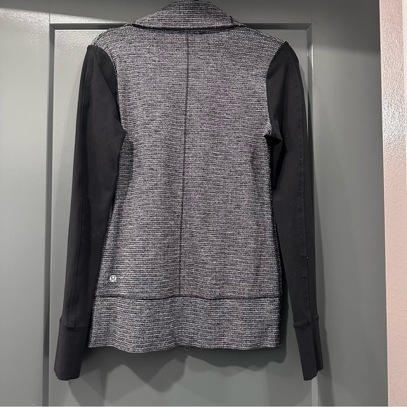 Lululemon two tone yoga or gym jacket. Mixed fabric, perfect for errands - Picture 6 of 7
